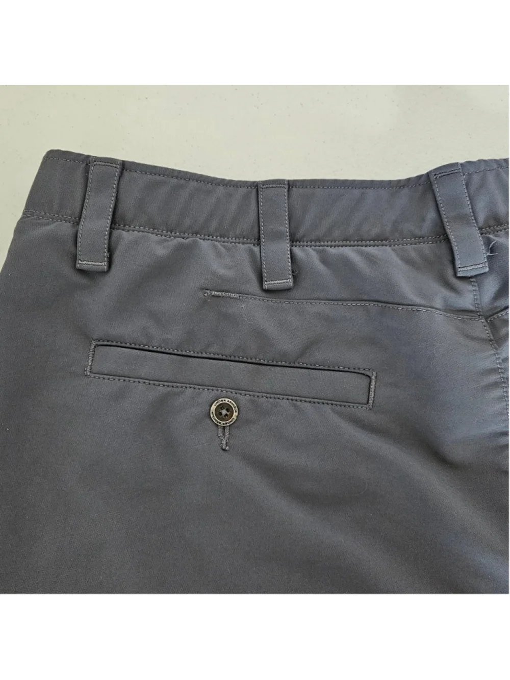 Under Armour Men's Gray Flat Front Loose Fit Golf Performance Shorts Waist 40